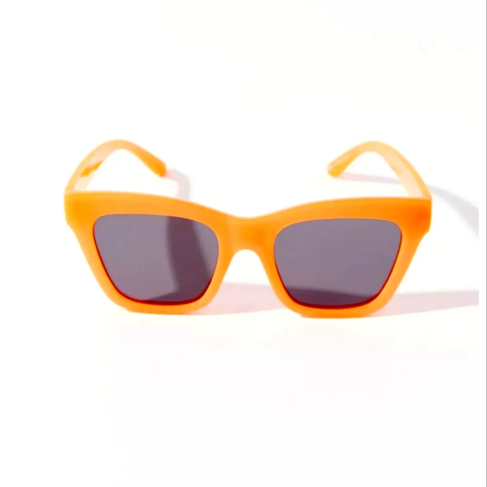 URBAN OUTFITTERS WHITNEY OVERSIZED SQUARE ORANGE SUNGLASSES